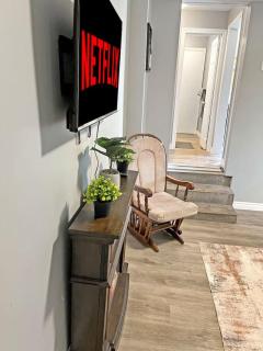 Cozy Retreat with Netflix and Work Desk - 2