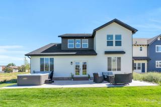 Dream Bear Lake Getaway w/ Hot Tub & Yard - Garden City - 0