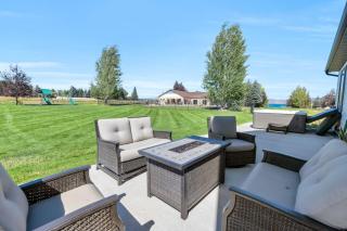 Dream Bear Lake Getaway w/ Hot Tub & Yard - Garden City - 8