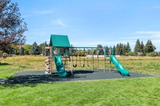 Dream Bear Lake Getaway w/ Hot Tub & Yard - Garden City - 6
