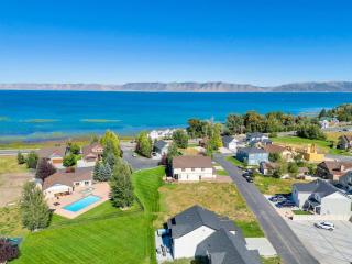 Dream Bear Lake Getaway w/ Hot Tub & Yard - 7