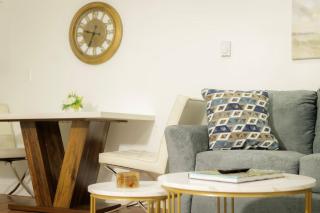 The Minimalist Escape - Modern 1BD in the Heights - 3