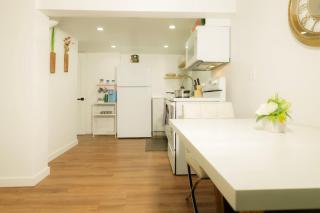 The Minimalist Escape - Modern 1BD in the Heights - 1