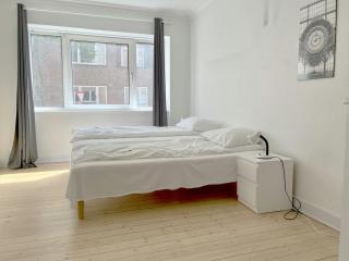 Central and Spacious Apartment for 8 in Vestbyen - Aalborg - 1