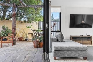 The Poolside Getaway - Perth - 9