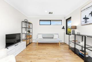 The Poolside Getaway - Perth - 4