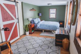Historic Farmhouse Apartment - - 0