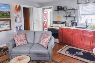 Historic Farmhouse Apartment - 4