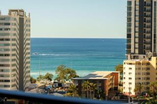 Chic 1BR Getaway Steps from Beach and Surfers Paradise - Gold Coast - 6