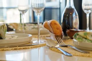 Chic 1BR Getaway Steps from Beach and Surfers Paradise - Gold Coast - 2