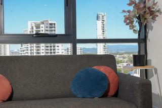 Chic 1BR Getaway Steps from Beach and Surfers Paradise - Gold Coast - 1
