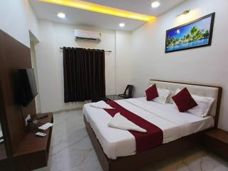Hotel Yashmer Lodging and Boarding - 7