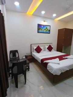 Hotel Yashmer Lodging and Boarding - 6