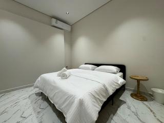 Mid-Century 1-Bedroom Apartment - 1B - Riad - 4
