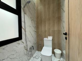 Mid-Century 1-Bedroom Apartment - 1B - Riad - 5