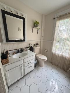 Cozy Bedroom With Fireplace - Saugerties - 8
