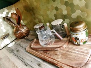 LES CLES DES REMPARTS - Appartement privé à thème tout équipé - Atypique - Centre Saint-Lô - Gare - Haras - Parking public gratuit - Entrée autonome - Wifi - Netflix - TV XXL - Lit 160x200 - 1