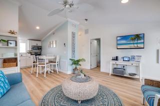 Steps to the Beach, Modern Beach Bungalow - Holmes Beach - 5