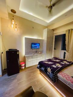 Nbstays kaveri city center - Greater Noida - 7