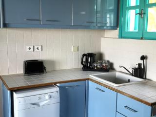 The Iconpainter Kalamaki Villa - 9