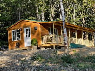 Hillside HideAway - - 9