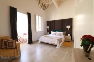 Seaside Independent Townhouse with Lift & Free Parking - 8