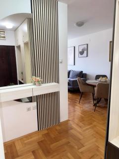 DarViva Apartment Niš, center, private garage parking, river view - 7