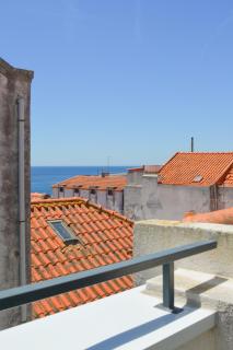 Casa Luminosa - 160m to the beach, located in the Historical Center of Sesimbra - Sesimbra - 0
