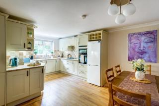Croft House Sleeps 10 Country Views nr Salisbury - Winterbourne Dauntsey - 4