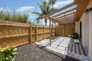 Beachside Bungalow- 2 minutes from the beach! - Cap Carnaveral - 9