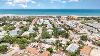 Beachside Bungalow- 2 minutes from the beach! - Cap Carnaveral - 8