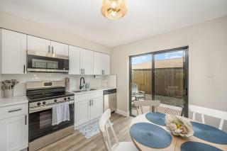 Beachside Bungalow- 2 minutes from the beach! - Cap Carnaveral - 2