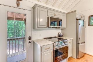 Pet-Friendly Dadeville Cabin with Hot Tub and Porch - Dadeville - 4