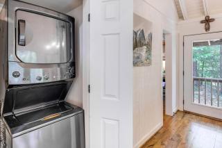 Family-Friendly Dadeville Cabin with Hot Tub and Porch - 1