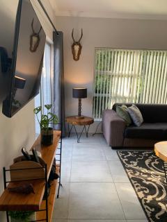 Immaculate self catering family home - George - 0