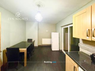 Sleeps 8 l 3 Bedroom l Last-minute Specials l New Property l Elegant House near City Center Sleeps 6 with Free Parking l By Zen Nights Short Lets & Serviced Accommodations - Leicester - 1