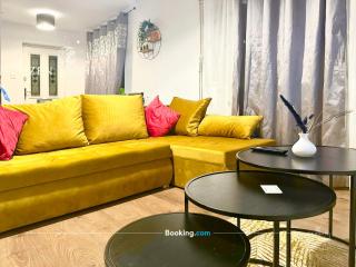 Sleeps 8 l 3 Bedroom l Last-minute Specials l New Property l Elegant House near City Center Sleeps 6 with Free Parking l By Zen Nights Short Lets & Serviced Accommodations - Leicester - 2