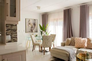 Beautiful 2 bedroom Apartment near Monte Casino - Sandton - 3