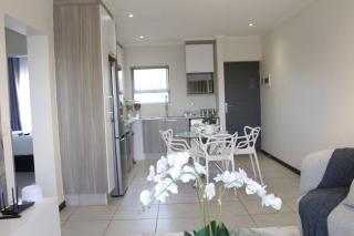 Stunning 2 bed Apartment near Monte Casino - Sandton - 2