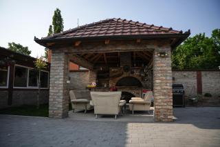Masha Poolhouse - 1