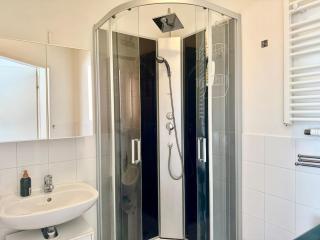 Studio Apartment with Easy Access & Parking - Wenen - 8