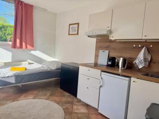 Studio Apartment with Easy Access & Parking - Wenen - 2