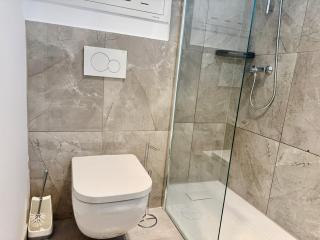 Spacious Apartment with Patio - Wiener Neudorf - 2