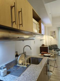 Lay Cozy Mactan with pool, gym and free WiFi just 5 mins near Airport - Pusok - 6