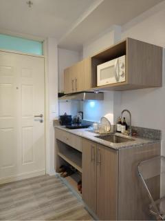 Lay Cozy Mactan with pool, gym and free WiFi just 5 mins near Airport - Pusok - 1