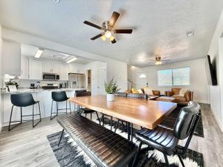 Entire Duplex near Zion with 2 hot tubs sleeps 9 - 2