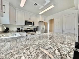 Updated townhouse just minutes from Zion with hot tub - 3