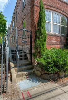 Adorable Cozy House with Parking and Loft! - Seattle - 5