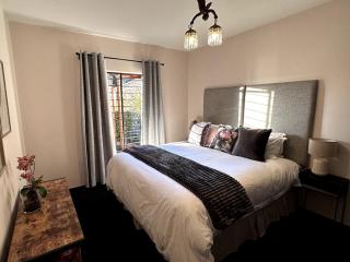Designer garden 2 Bed apartment 1km to Mandela Sq - Joanesburgo - 8