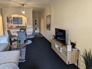 Designer garden 2 Bed apartment 1km to Mandela Sq - Joanesburgo - 6